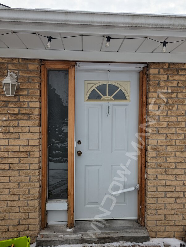 yellow steel door with sidelight and 3/4 santa fe stained glass, smart lock - before-after